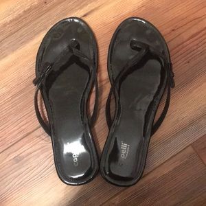 black light weight bow flip flops